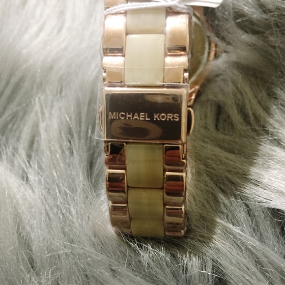 New Michael Kors Slim Runway Watch - Picture 4 of 8